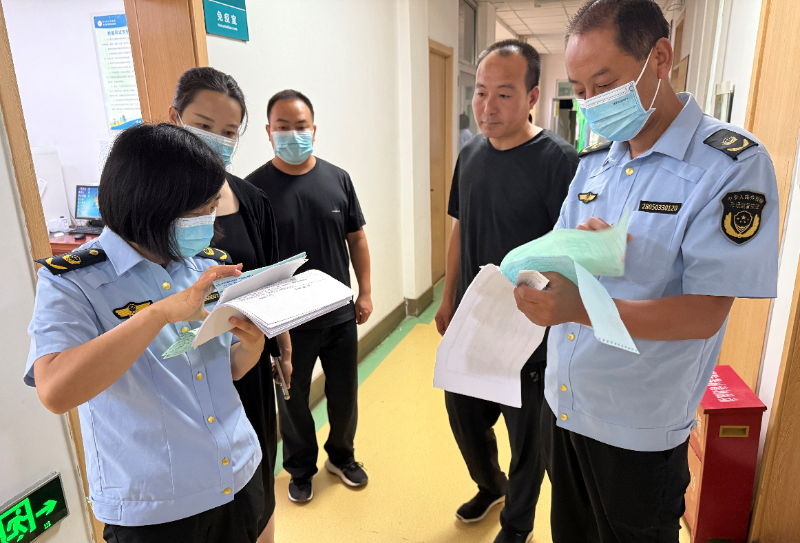 甘肃省武山县市场监管局深入县医院推进医疗器械（设备）自查工作落实(图2)