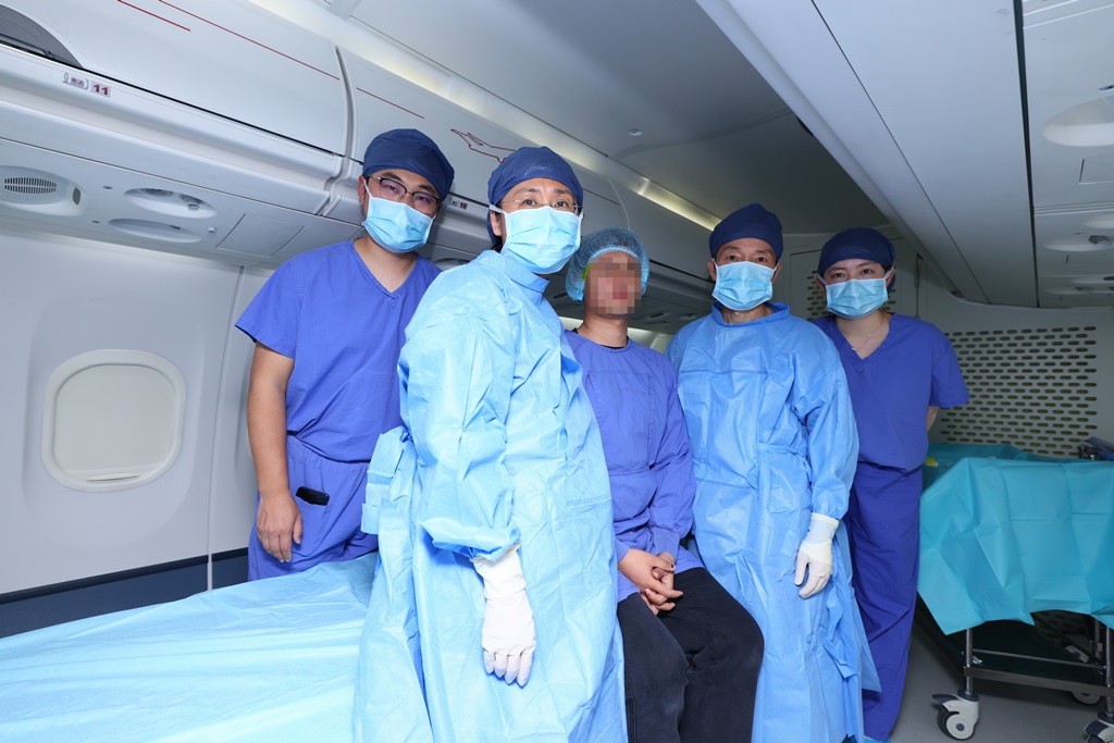 中国首架C909“飞机医院”在老挝完成首批海外机上手术(图4)
