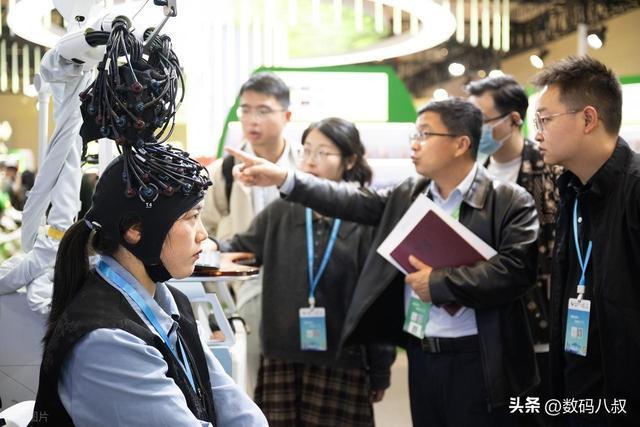 炸锅!全球首张脑机接口医疗器械证落地上海瘫痪靠意念抓握喝水(图3)