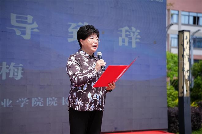 1300+岗位！泸州医疗器械职业学院这场招聘会火热“出摊”(图3)